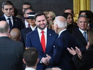 Джей Ді Венса привели до присяги віцепрезидента США