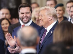 Трамп обійняв посаду президента США