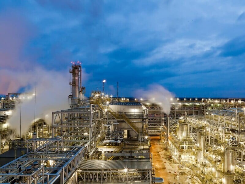 Понад 100 ударів по нафтопереробних заводах РФ. Куди влучала Україна? Інфографіка