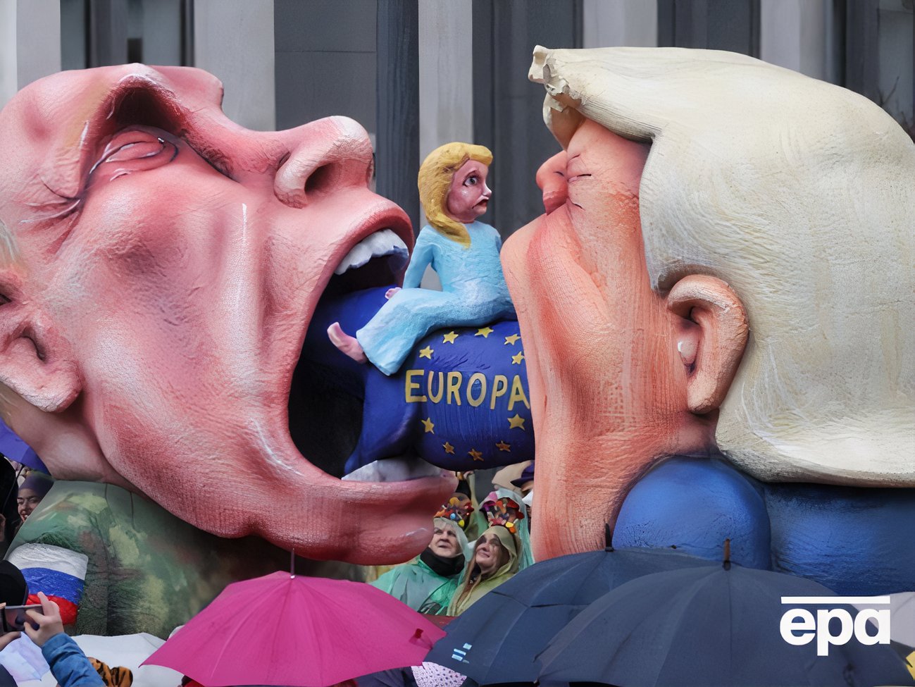 Путін і Трамп, які пожирають Європу, і Мерц у садо-мазо-образі. У Німеччині відбулися карнавали. Фоторепортаж