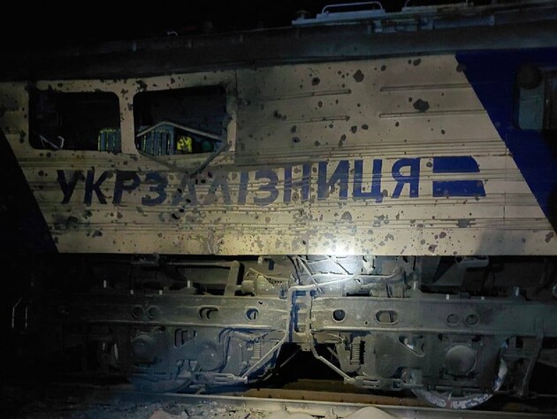 У Дніпрі дрони РФ пошкодили житло і транспортну інфраструктуру. Поранено людину