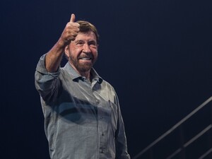 Друг Брюса Лі, чемпіон світу з карате, техаський рейнджер, який змушував цибулю плакати. Памʼяті Чака Норріса
