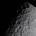 Екіпаж космічної місії Artemis II сфотографував Місяць зблизька. Фоторепортаж