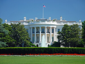США можуть продовжити послаблення санкцій на російську нафту, строк дії яких спливає завтра – Reuters