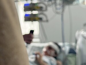 Пораненого під час стрілянини в Києві 12-річного хлопчика показали матері в лікарні