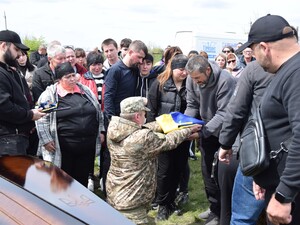Двоє братів загинули на фронті в Україні з різницею один день. Їх поховали в одній могилі