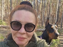 У Гектора посивів кінчик вуха. А я думала, крейдою вимастився. Молодий же ще пес із Харкова