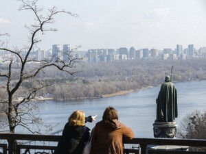 Синоптикиня розповіла, коли в Україні стане тепліше